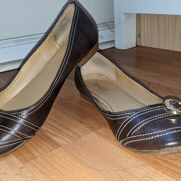 Size 8 Chocolate Brown Dexter Flats - Picture 3 of 4